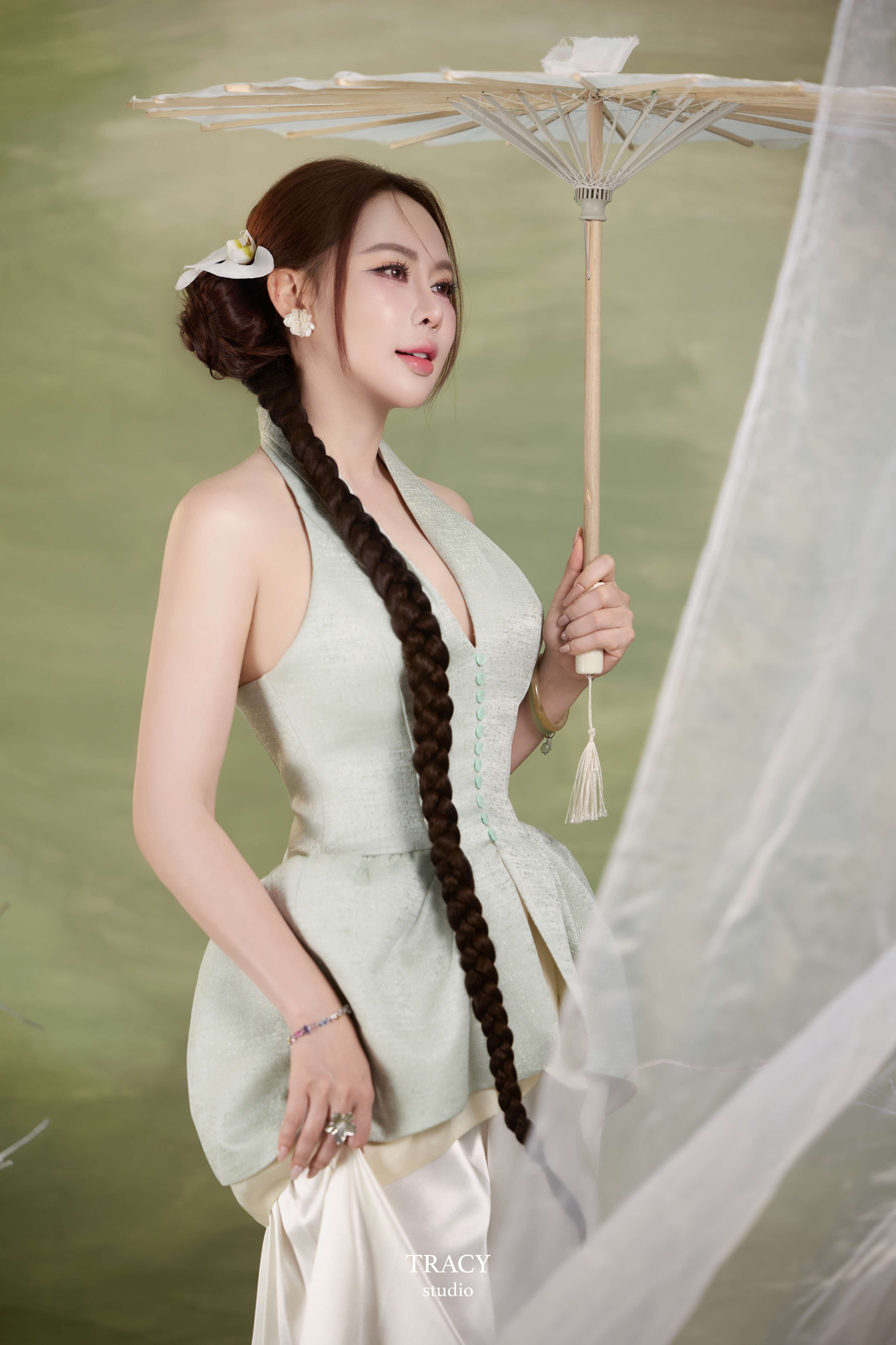 frontend/img/gallery/anh-tet-yem-ao-dai/tracy-studio-chup-concept-yem-lam (5).jpg